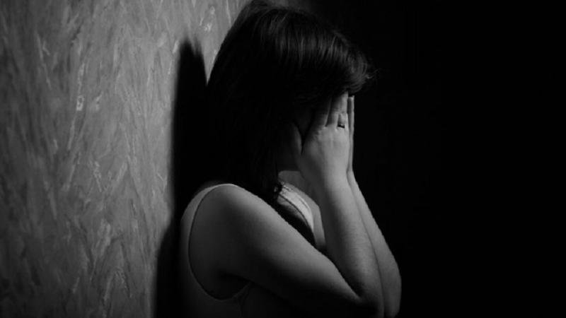 Doi bărbaţi din Neamț arestaţi preventiv după ce au exploatat o fată de 16 ani, instituţionalizată