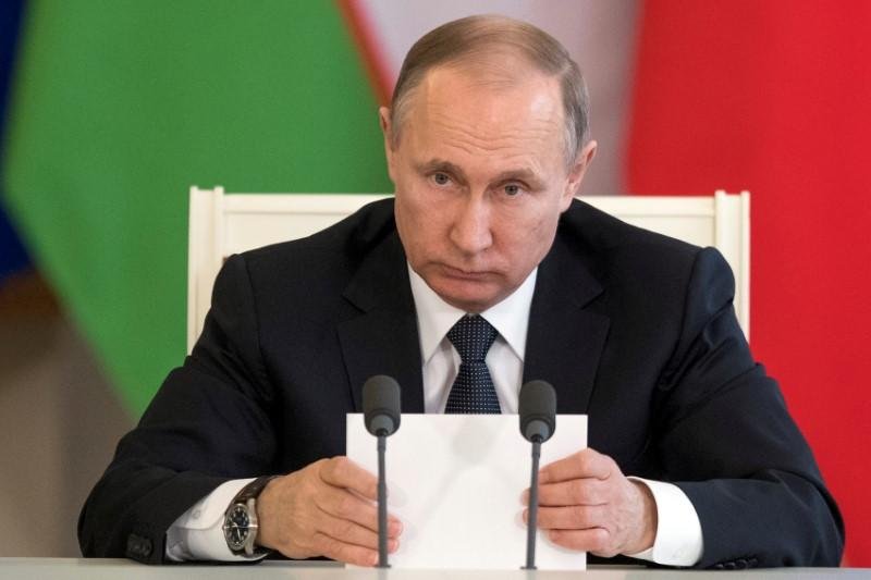 Putin l-a apostrofat pe un jurnalist pentru că a tuşit în timpul unui interviu: „Degeaba behăiţi!”