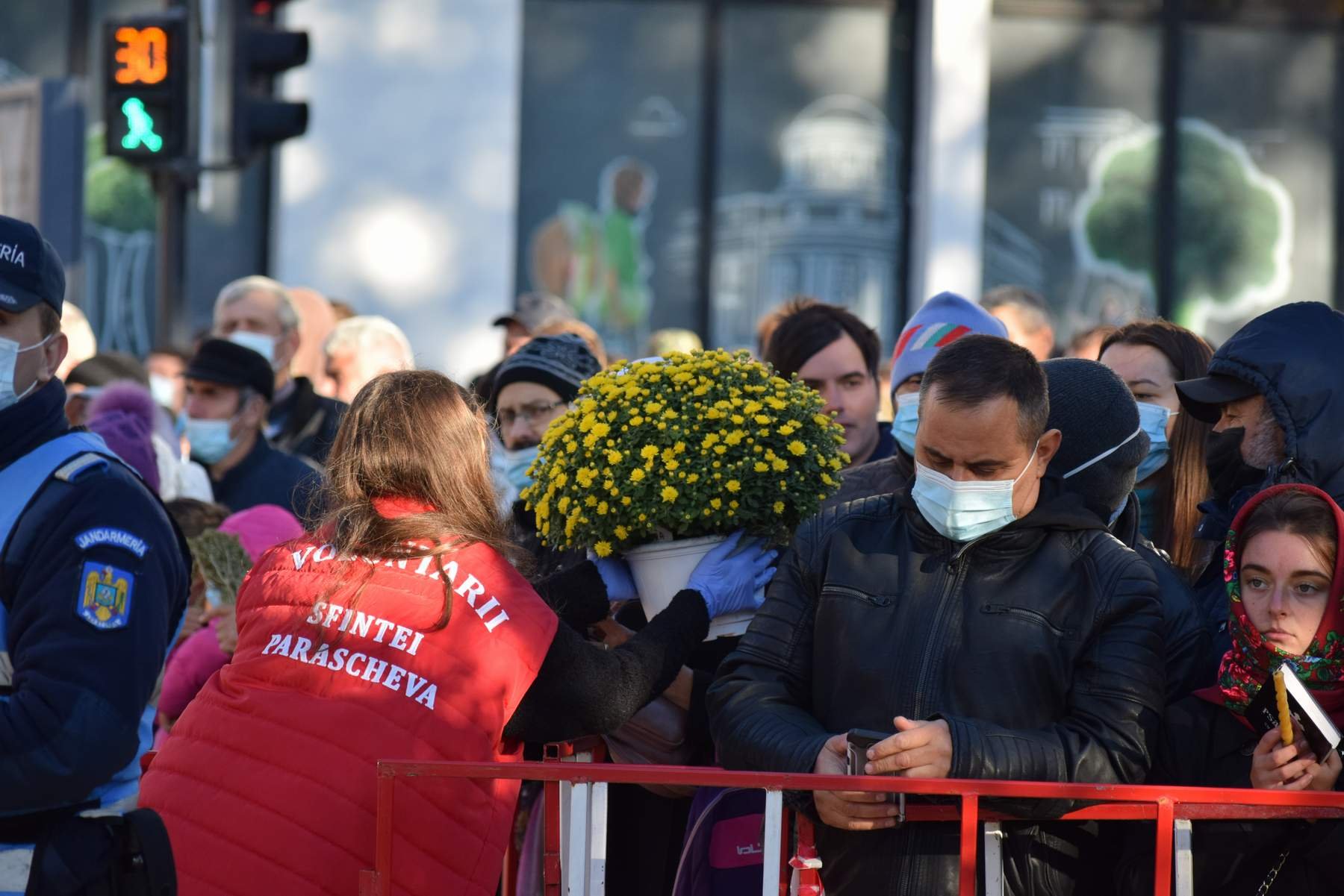  385978_1892_galerie_Chipurile-pelerinilor-veniti-la-Sfanta-1