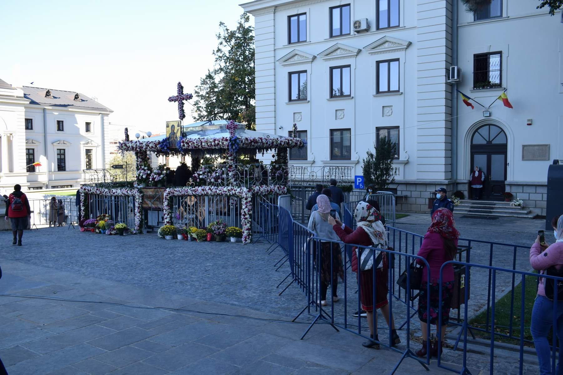  385982_1892_galerie_Chipurile-pelerinilor-veniti-la-Sfanta-5