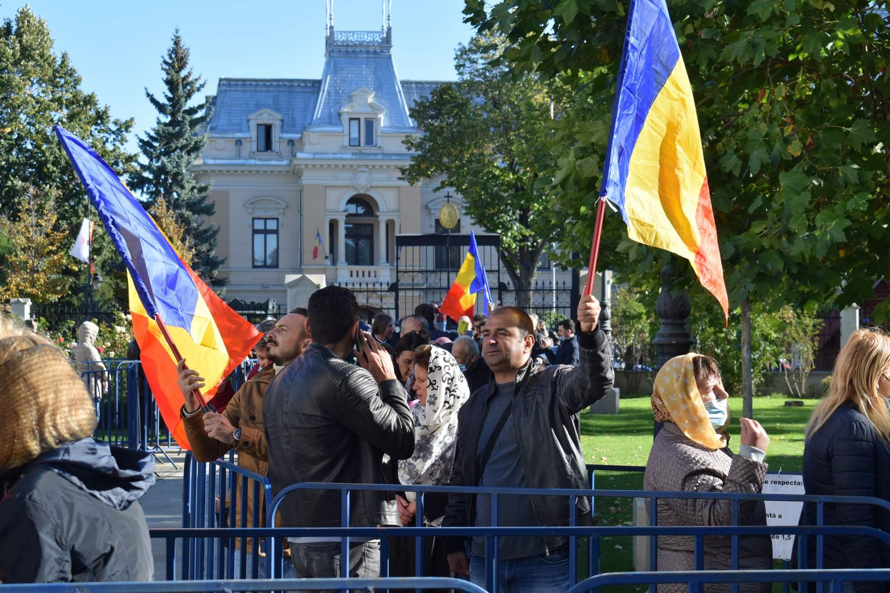  385984_1892_galerie_Chipurile-pelerinilor-veniti-la-Sfanta-7