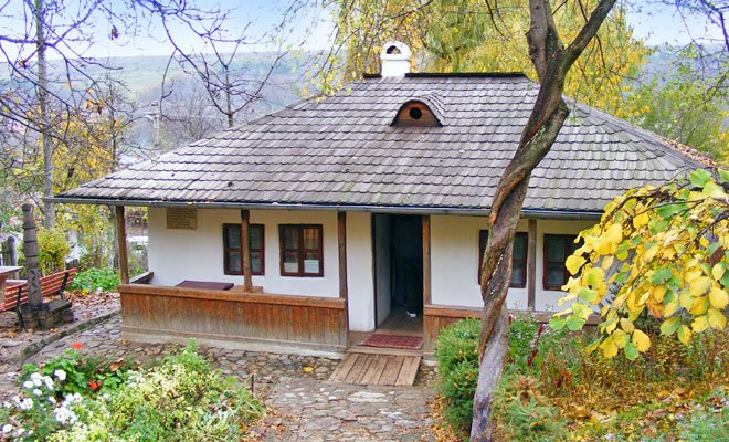  Ion Creangă a fost sărac întreaga viață. Bojdeuca sa este restaurată acum cu un milion de euro