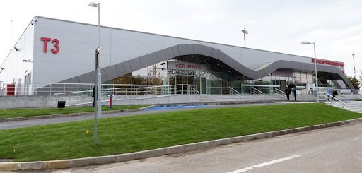Lovitură la aeroport. Șeful fără facultate, protejatul lui Maricel Popa, schimbat într-o ședință fulger