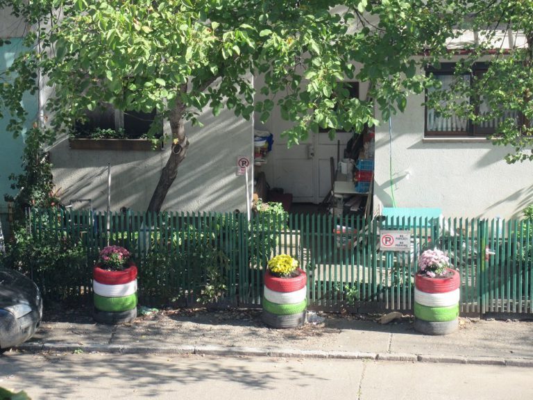 FOTO: Apartament cu intrare separată în Canta. Parcarea interzisă în fața porții!