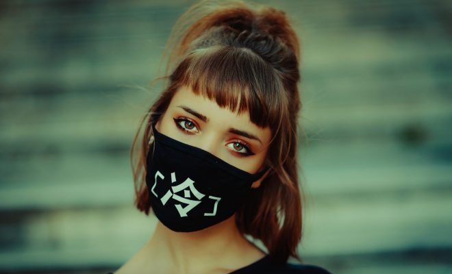 Cum tratezi acneea cauzată de purtarea măștii