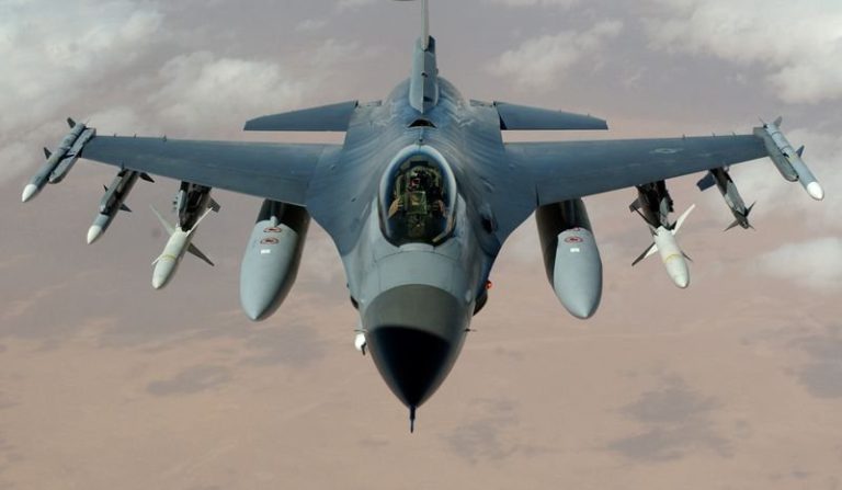 Ultimele două aeronave ale Centrului European de Instruire F-16 pentru piloții ucrainieni, au aterizat la Feteşti