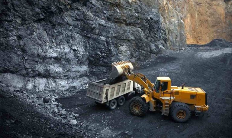 „Dig, baby, dig!” România are comori ascunse la Baia de Fier, este cea mai bogată din Europa la o materie primă importantă