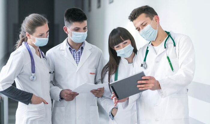  Iași, acuze: Mii de rezidenți ținuți ca secretarele în spitale, în timp ce Guvernul acuză lipsa de personal