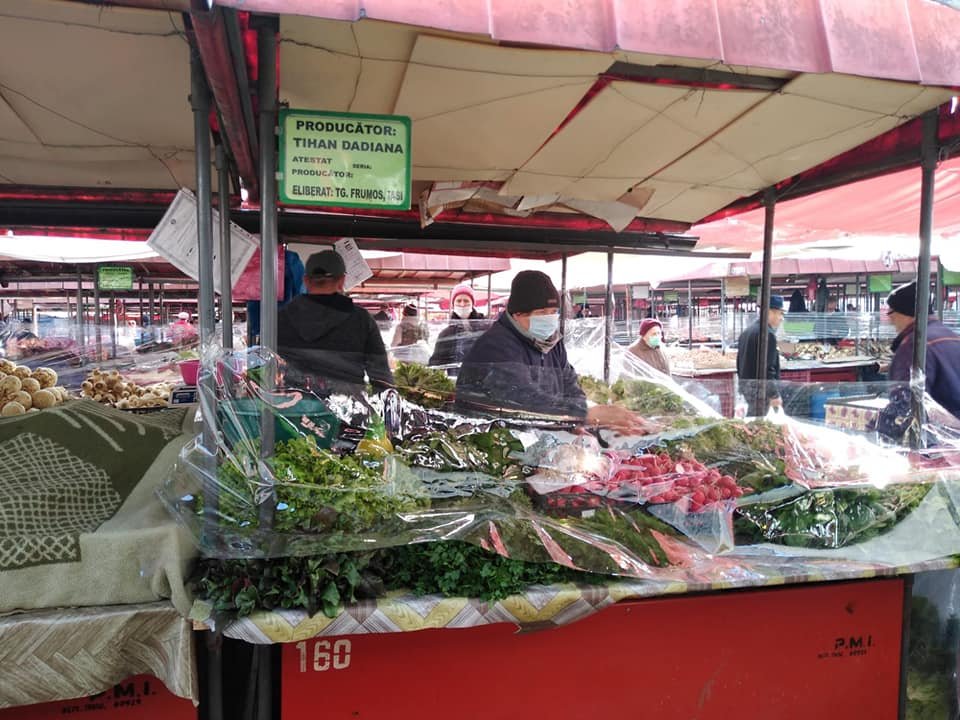  Amenzi în piețele din Iași pentru cei fără mască. Majoritatea erau tineri