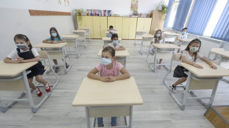 EXCLUSIV: Închiderea şcolilor, efect zero? Numărul elevilor pozitivi a crescut de 4 ori