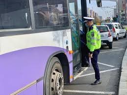  Poliţiştii ieşeni au amendat ieri 140 de persoane pentru nepurtarea măştii de protecţie
