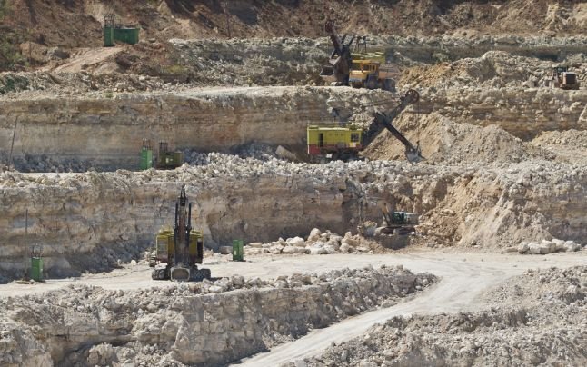 „Drill, Baby, Drill!” traducerea românească: Industria minieră a ajuns să aibă un profit mai mic ca două hipermarketuri
