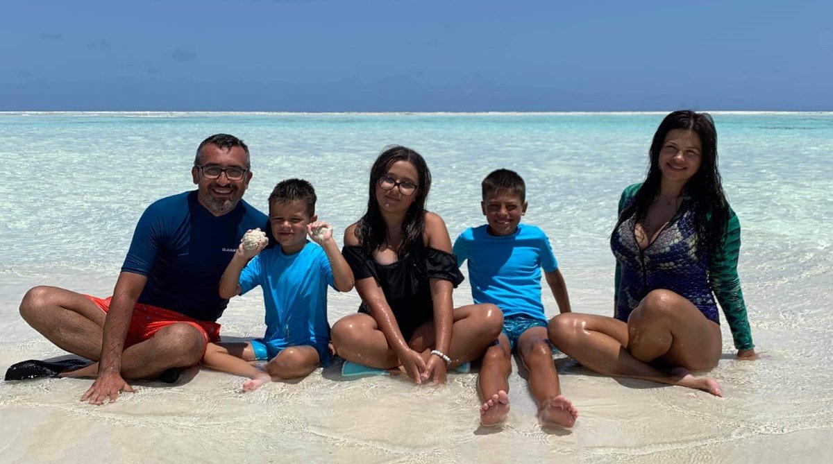 EXCLUSIV: O familie din Iasi s-a mutat în Zanzibar din cauza restricţiilor Covid. „E mai ieftin aici de trăit”