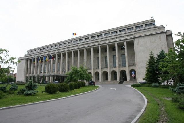 Guvernul Ciolacu a plătit sume uriașe pentru a închiria, în 2025, mașini pentru transportul bugetărimii din Palatul Victoria