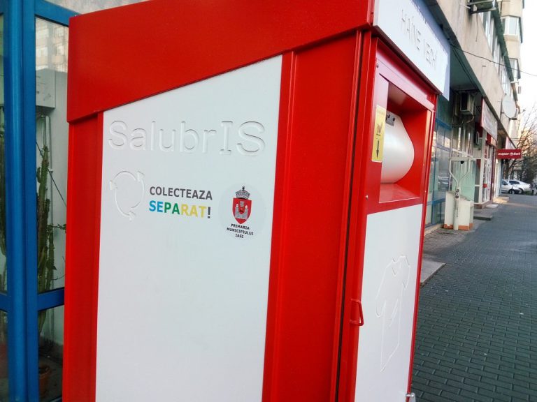 Aveți haine vechi și nu știți unde să le donați? Sunt containere speciale în Iași