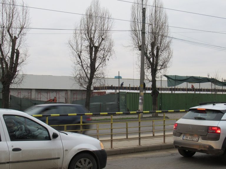 FOTO: Se lucrează în continuare la ridicarea unui magazin Lidl cu etaj la Iași