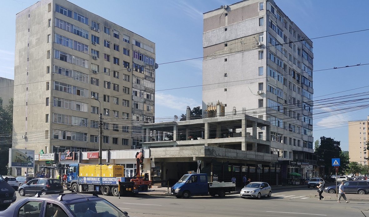  Blocul ilegal de la Familial, „îngropat” de Prefectură și de locatarii din zonă, revine în prim-plan. Imobiliarul Hitruc a obținut un prim succes în instanță