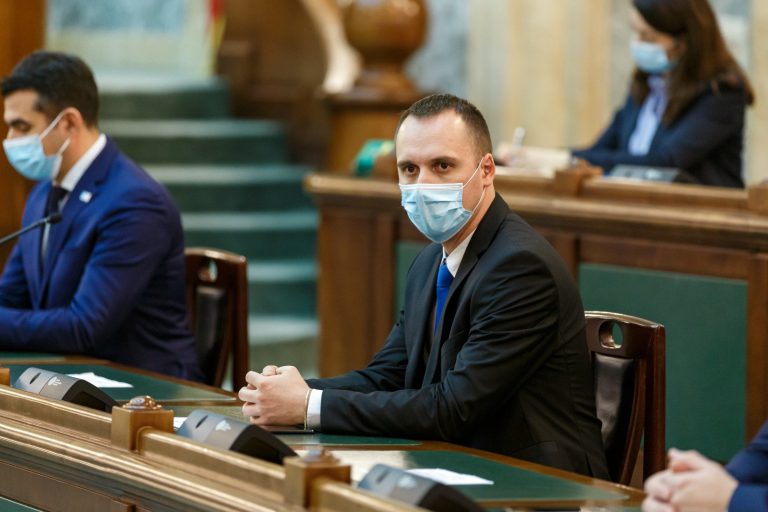Senatorul Cristi Berea dorește desființarea Institutului Revoluţiei Române din Decembrie 1989, condus de Ion Iliescu (P)