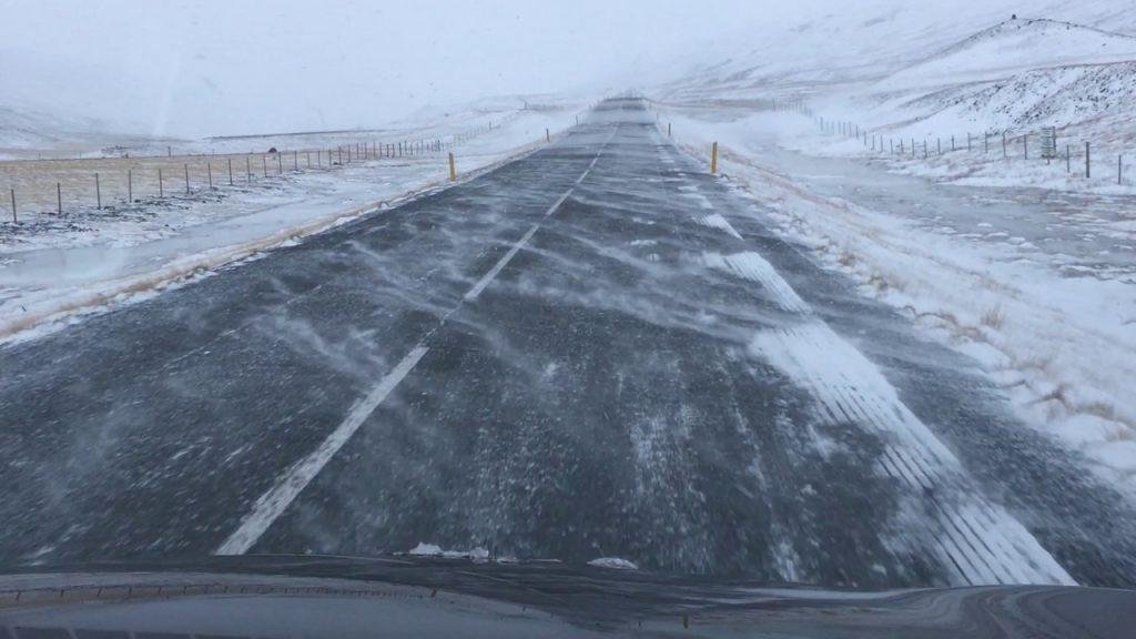 Intervenții dificile ale echipajelor medicale și ISU Iași din cauza vremii severe în regiunea Moldovei. 19 ieșeni au ajuns la spital cu leziuni