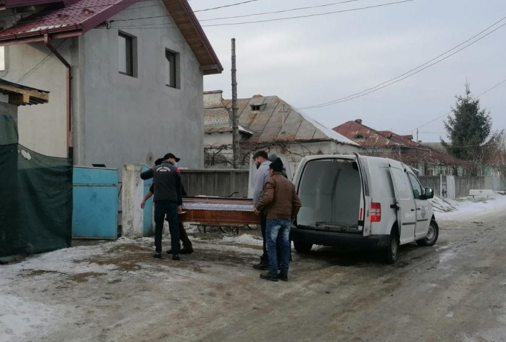  399512_279548_stiri_sinucidere-elev-2