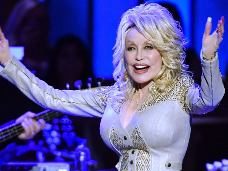 Dolly Parton are probleme de sănătate. Sora ei le cere fanilor să se roage pentru sănătatea acesteia: „Este puternică, este iubită, ştiu în sufletul meu că va fi bine”