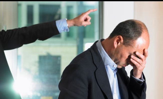 Antreprenori: Vor urma concedieri masive dacă iese Simion președinte