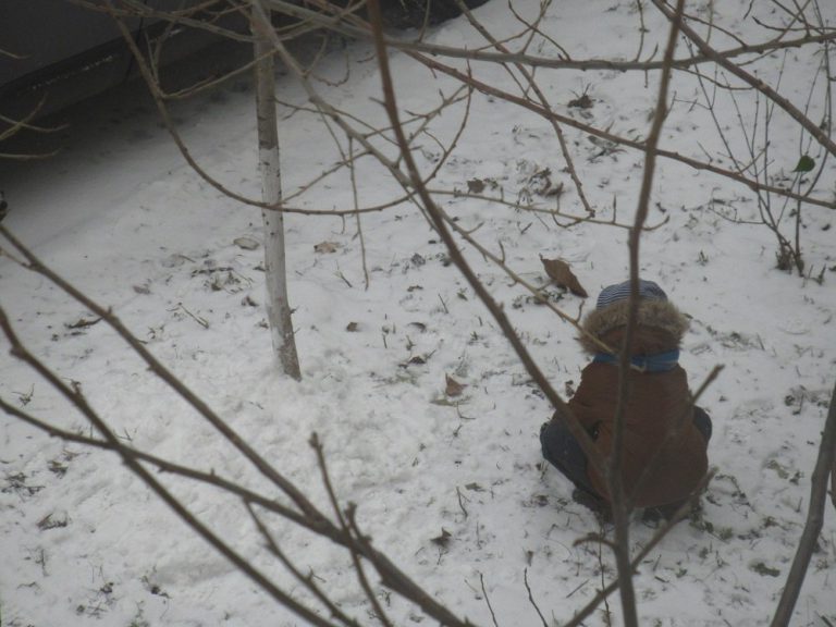 FOTO: Bucuria ninsorii la Iași. Copiii au ieșit să se joace în zăpadă