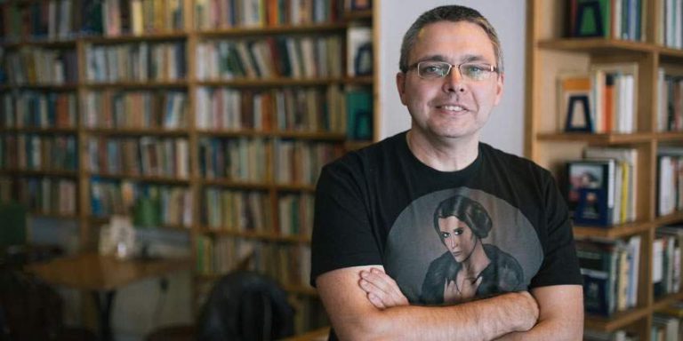 Ca şi cum ai lua un pumn în burtă – despre cărţile lui György Dragomán