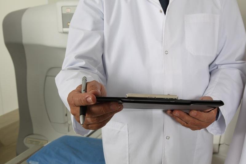 Colegiul Medicilor: Deciziile care influenţează sănătatea trebuie luate pe baza expertizei medicale, nu în funcţie de opinii fără susţinere ştiinţifică