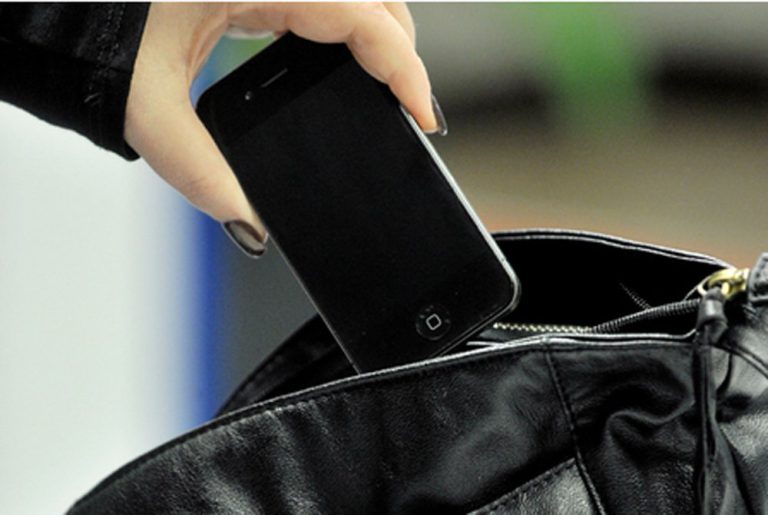 Guvernul britanic se angajează să combată furtul de telefoane mobile, după o creştere cu 150% a incidentelor