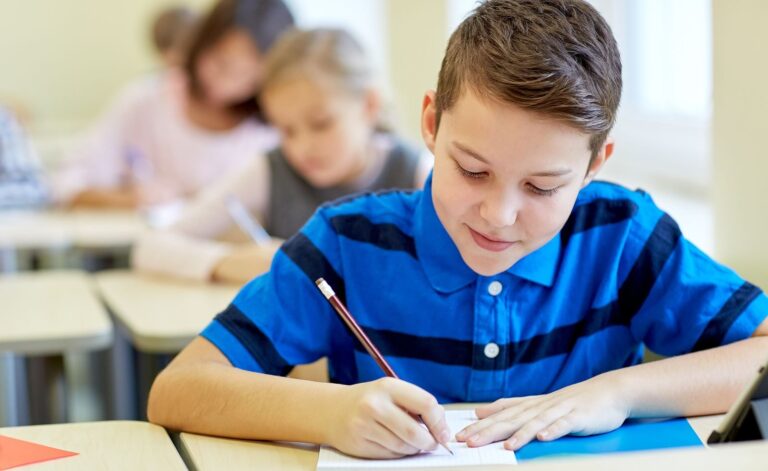 Începe Evaluarea Națională la clasa a IV-a - proba la română