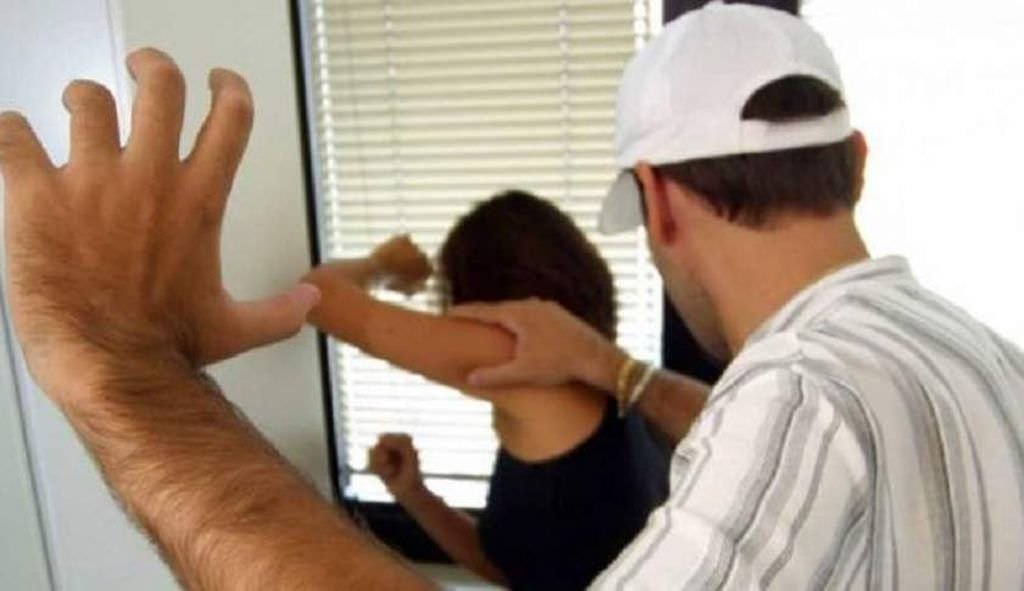  Dragoste cu năbădăi la Iaşi: divorţ, recăsătorie şi iar divorţ. Soţia şi-a evaluat „prejudicierea imaginii” la 100.000 de lei