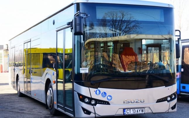 Un șofer de autobuz a fost agresat de un pieton în Eforie Nord. Conducătorul auto a coborât din vehicul pentru a-l înjura pe bărbatul care traversa, dar acesta l-a lovit