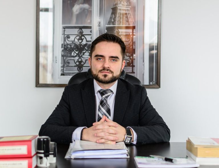 Un liberal ieșean cere pe contul său de Facebook intrarea la guvernare a PNL și demisia lui Rareș Bogdan din partid