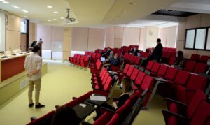 După ce a renunțat la facultate la Iași și s-a transferat, acum cere daune morale de 50.000 lei. Cauza a ajuns la judecată: ce s-a decis?