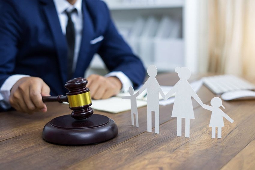 Un șofer care a refuzat prelevarea de probe biologice va ajunge după gratii din cauză că nu a plătit pensie alimentară copilului său