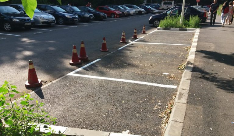 Taxe pe mii de locuri de parcare din oraș. Primăria Iași trece peste 40 de străzi la sistem cu plată. Lista acestora
