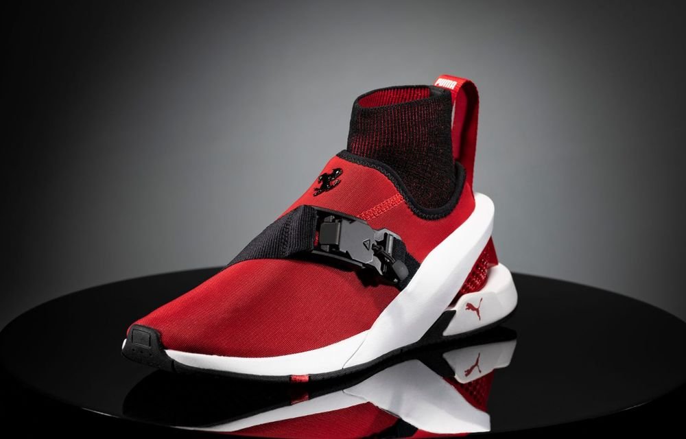 Pantofi sport de la Puma inspirați de Ferrari SF90 Stradale. Costă 450 de dolari