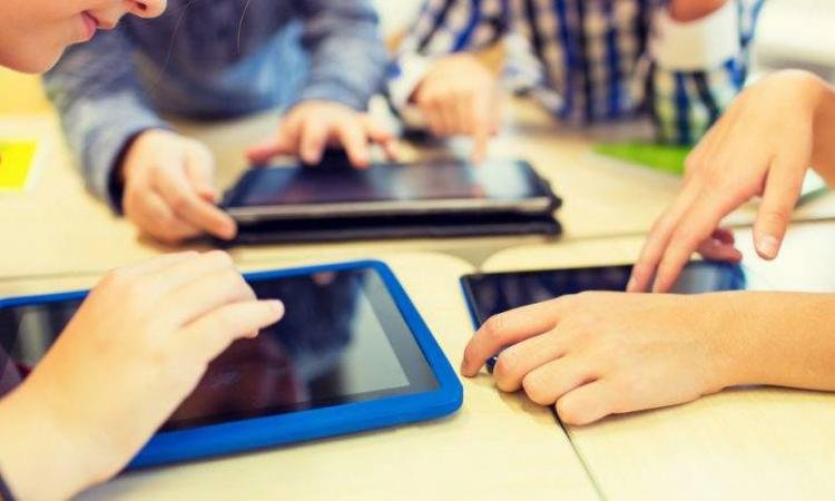  1.600 de tablete gratuite pentru studenţii de la “Cuza”