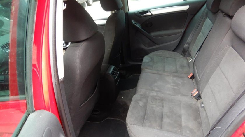 Ce au pățit doi părinți din Iași care își transportau bebelușul fără scaun special în mașină? O sentință șoc: închisoare