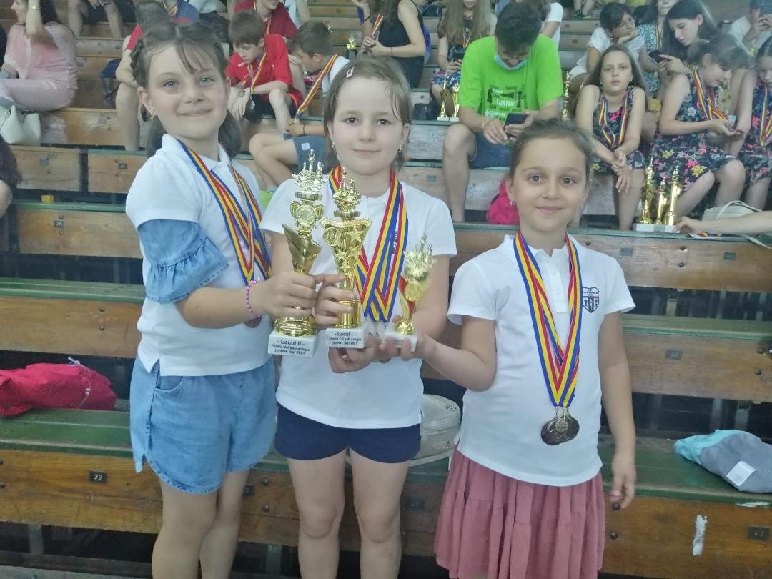  Fetiţe de aur în șahul ieșean