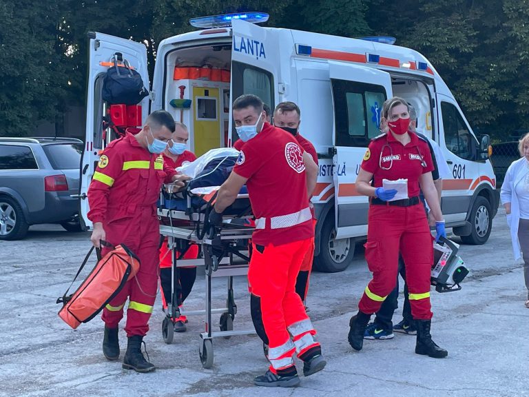 Iași: Adolescenta de 13 ani care a încercat vineri să se spânzure a murit la spital