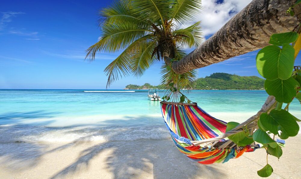 Agenţie de turism: Pentru vacanţa de Paşte în destinaţii exotice turiştii români sunt dispuşi să plătească sume începând de la 1.500 de euro de persoană