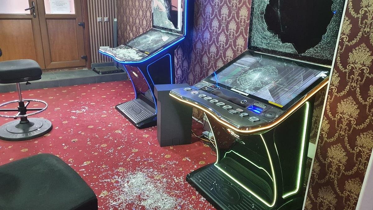  A spart în 40 de secunde toate aparatele din sala de păcănele: „Mi-au mâncat zilele“