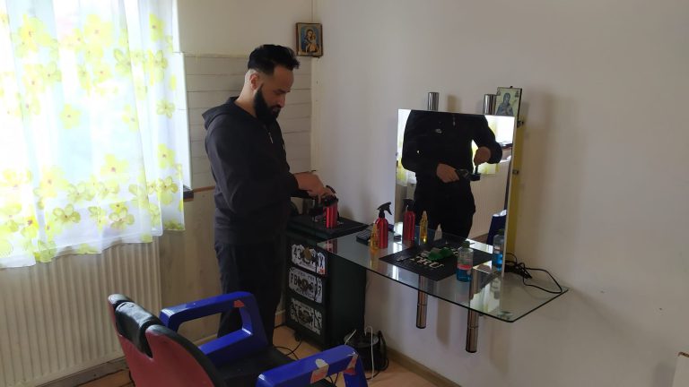 Vă amintiţi povestea de succes a tânărului instituţionalizat Ionuţ Muscu? Pandemia l-a pus la pământ