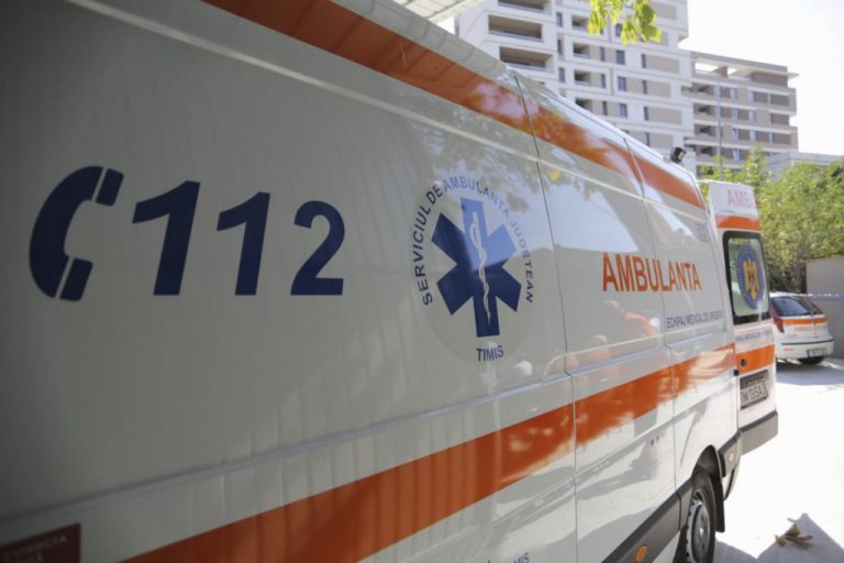 Un elev de 18 ani s-a aruncat de la etajul al treilea al liceului în care învăţa