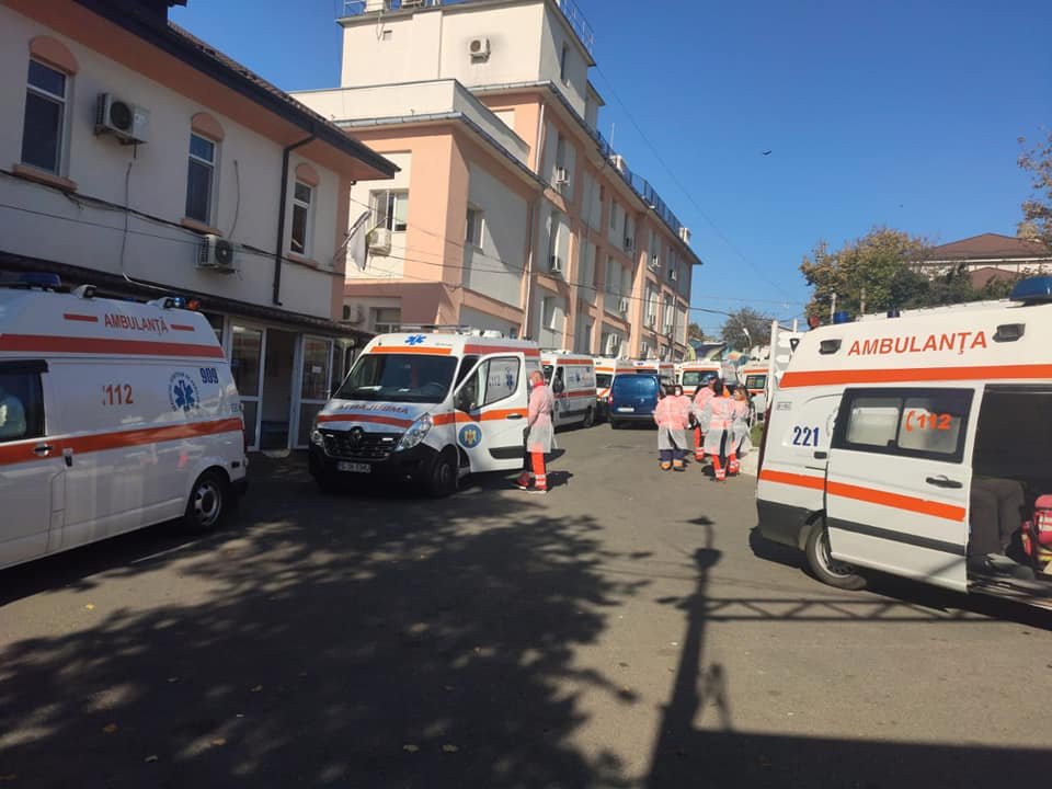  Peste 1.200 de ieşeni confirmaţi în weekend cu COVID. 15% în stare gravă
