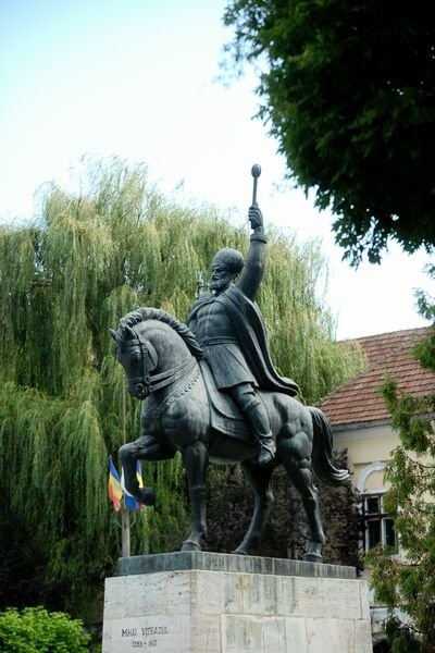  Află ce personalităţi istorice sunt cele mai apreciate de români
