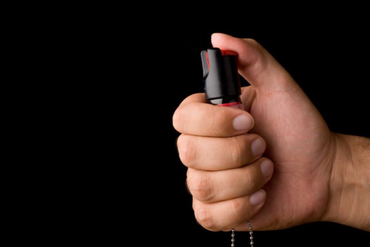 Profesoară dusă la spital după ce un elev a folosit un spray iritant lacrimogen