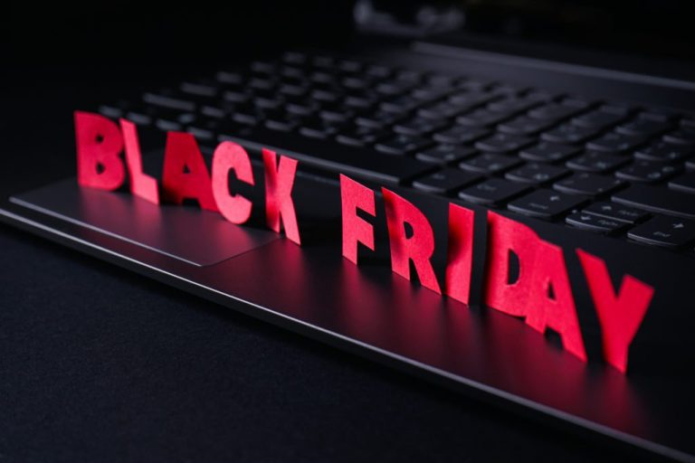 Cum se pot evita fraudele online de Black Friday? Sfaturile Poliției Române
